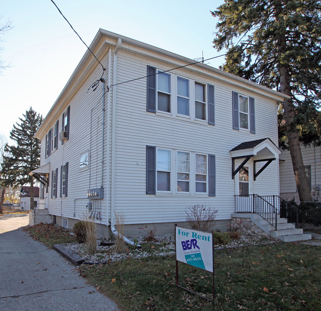 1021 67th St in Kenosha, WI - Foto de edificio - Building Photo