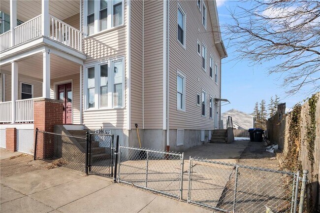 65 Hendrick St in Providence, RI - Building Photo - Building Photo