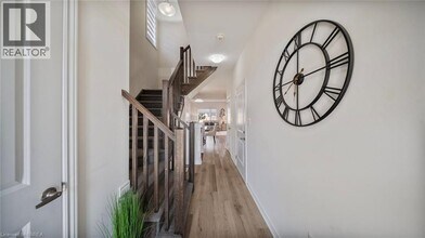 461 Blackburn Dr in Brantford, ON - Building Photo - Building Photo