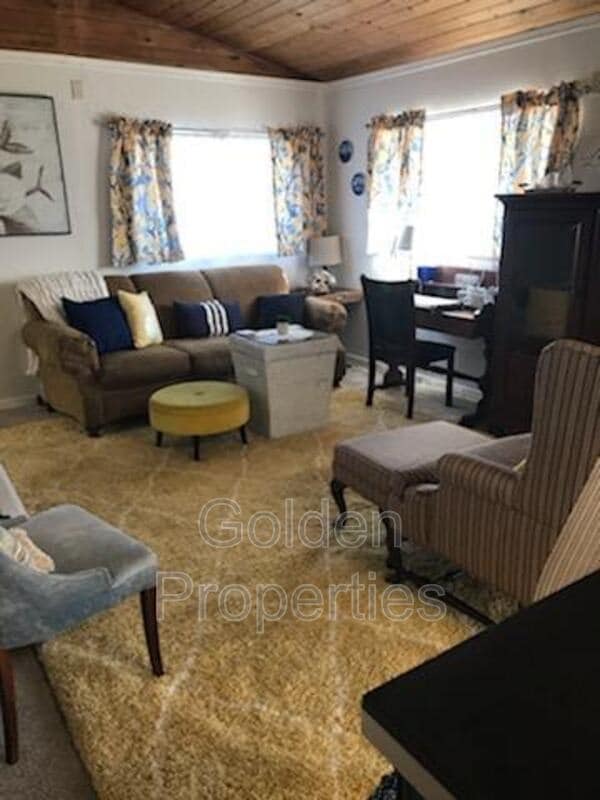 property at 1402 N Nora St