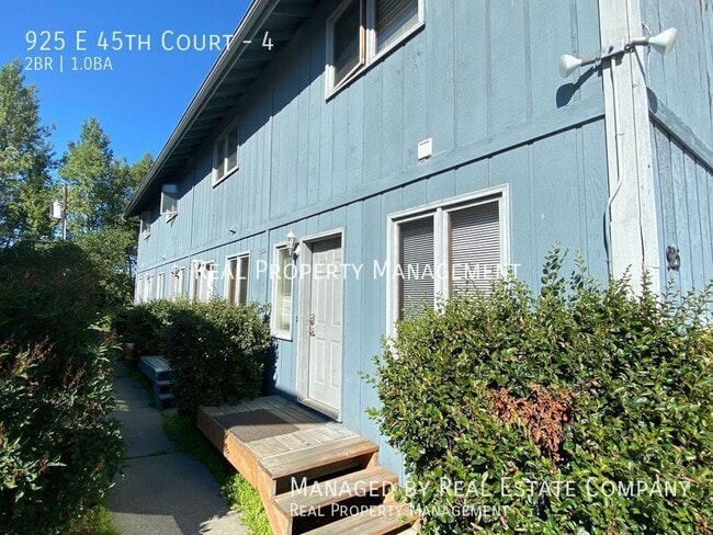 property at 925 E 45th Ct