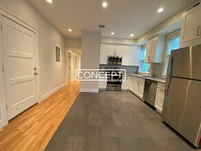 70 Spring St, Unit 2 in Cambridge, MA - Foto de edificio - Building Photo