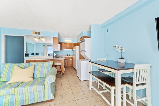 8743 Thomas Dr in Panama City Beach, FL - Building Photo - Building Photo