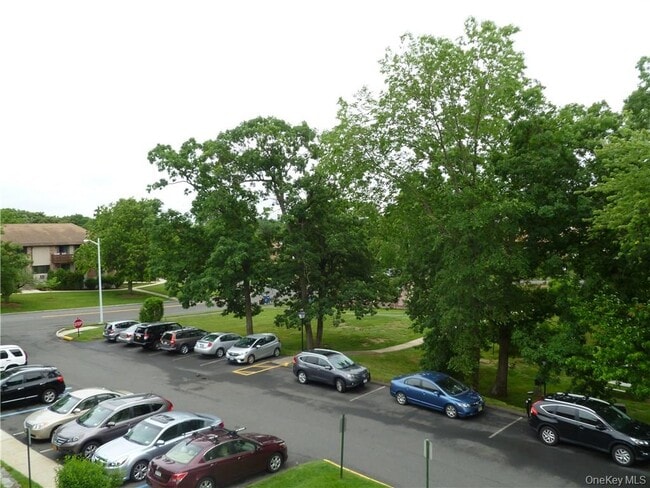 155 Sierra Vista Ln in Valley Cottage, NY - Building Photo - Building Photo