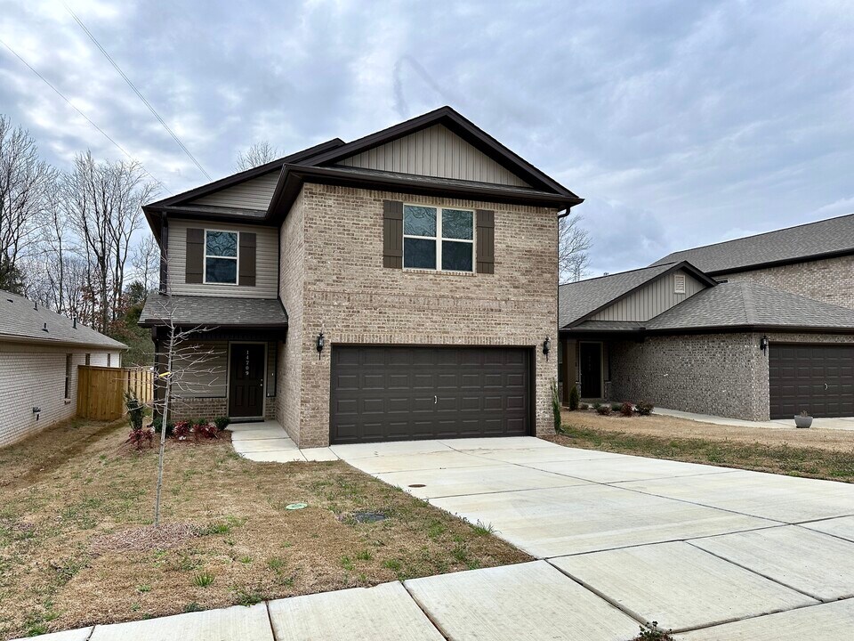 14709 Ravenel Dr in Harvest, AL - Building Photo
