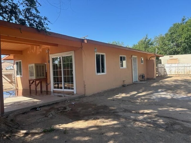 17706 Pine St in Hesperia, CA - Building Photo - Building Photo