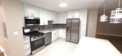 8801 W Golf Rd in Niles, IL - Building Photo - Building Photo