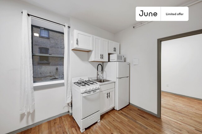 239 W 63rd St in New York, NY - Building Photo - Building Photo