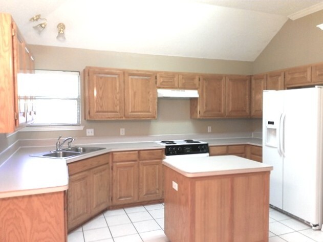 605 Arbor Ln in Burleson, TX - Building Photo - Building Photo