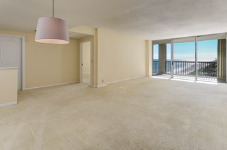 Seadunes Condominiums in Riviera Beach, FL - Building Photo - Interior Photo