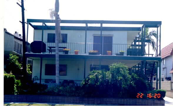 233 N New Ave in Monterey Park, CA - Foto de edificio