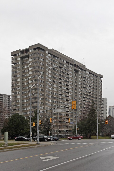 1580 Mississauga Valley Blvd in Mississauga, ON - Building Photo