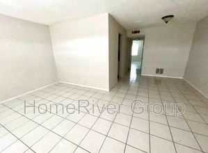 9101 W Hillsborough Ave in Tampa, FL - Building Photo - Building Photo