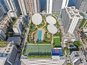 700 NE 24th St, Unit 2105 in Miami, FL - Foto de edificio - Building Photo