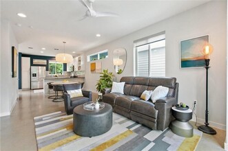 705 N Bluff Dr in Austin, TX - Building Photo - Building Photo