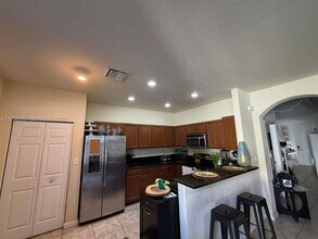 3393 W 90th St in Hialeah, FL - Building Photo - Building Photo