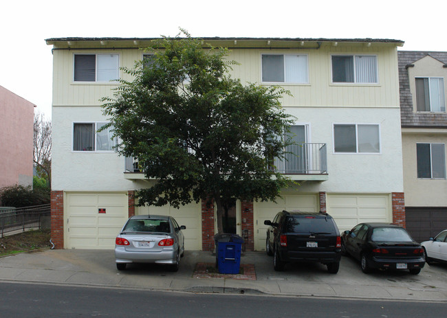 352 Susie Way in South San Francisco, CA - Foto de edificio - Building Photo