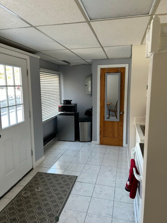 349 Naubuc Ave in Glastonbury, CT - Building Photo