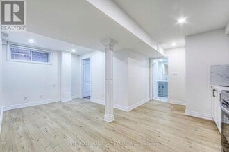 1051 Caven St in Mississauga, ON - Building Photo - Building Photo