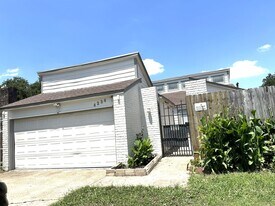 4234 Willow Beach Dr in Houston, TX - Building Photo