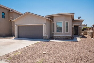 11140 Catherine Slutter Ln in Socorro, TX - Building Photo - Building Photo