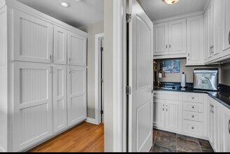 325 Highland Dr in Jackson, MI - Building Photo - Building Photo