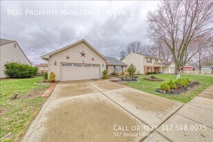 327 Brooks Bend in Brownsburg, IN - Building Photo