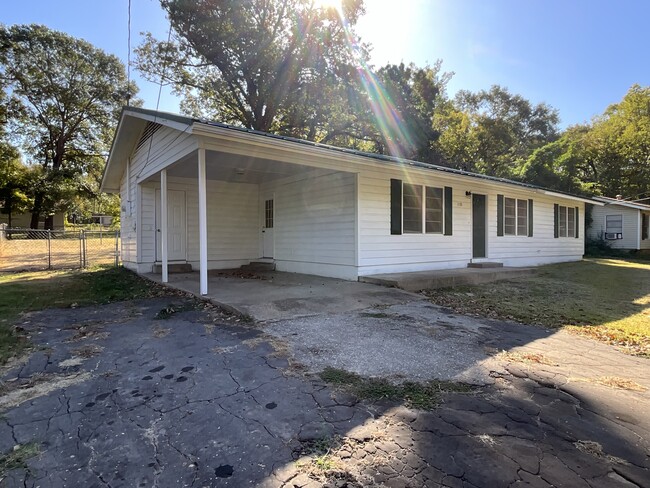 1130 Clay St in Canton, TX - Building Photo - Building Photo