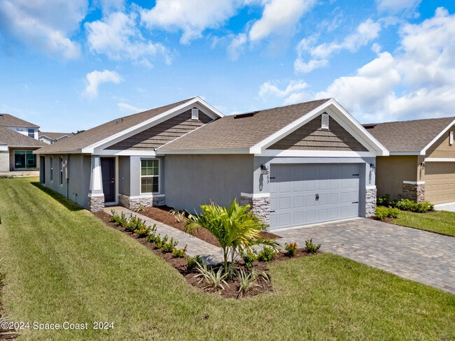 1063 Grantham Ln in Palm Bay, FL - Building Photo - Building Photo
