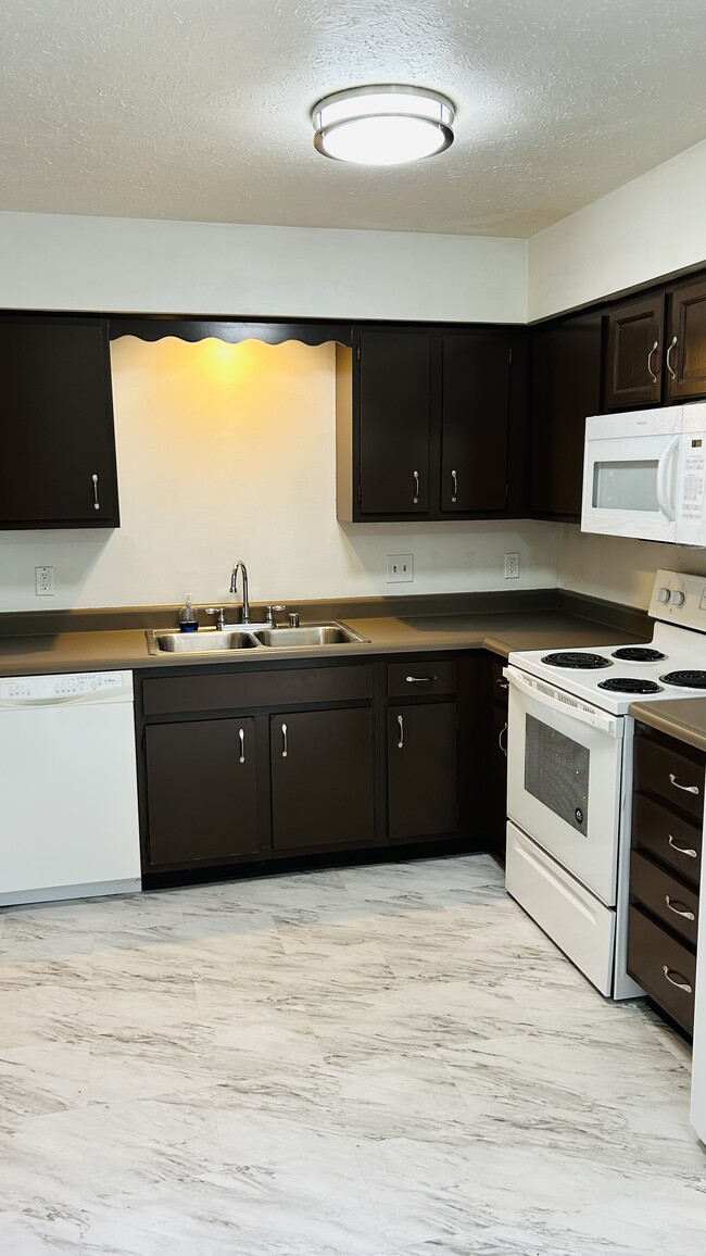 property at 2611 W 60th St