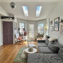 8 Selkirk Rd, Unit 8 in Boston, MA - Building Photo