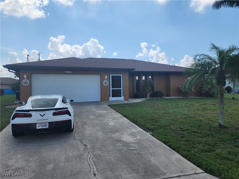 2213 SE 8th Pl in Cape Coral, FL - Building Photo