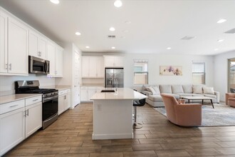 2539 W Hidalgo Ave in Phoenix, AZ - Foto de edificio - Building Photo