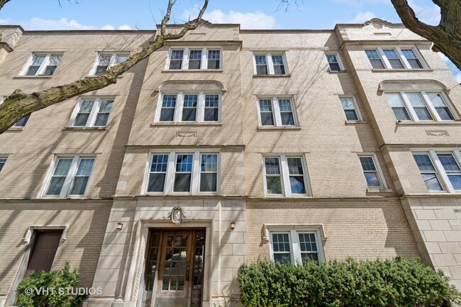 property at 5953 N Greenview Ave