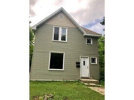 320 Augusta Ave SE in Willmar, MN - Building Photo