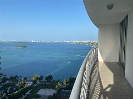 1750 N Bayshore Dr in Miami, FL - Building Photo