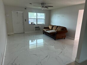 6019 Hayes St in Hollywood, FL - Building Photo - Building Photo