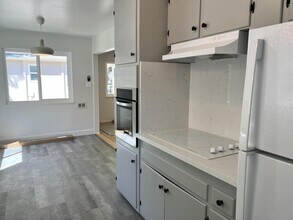 3208 B St in Sacramento, CA - Building Photo - Building Photo