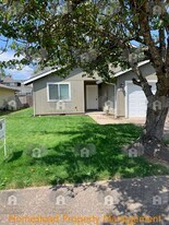 1085-1087-1087 Raffon Ct SE in Salem, OR - Building Photo