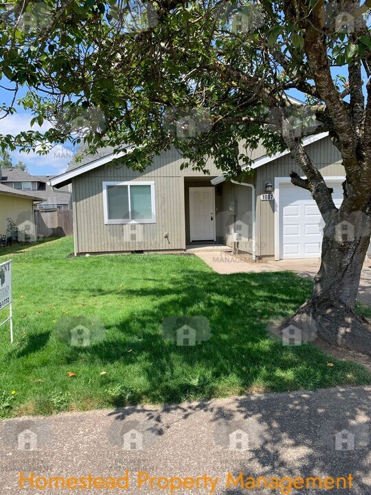 1085-1087-1087 Raffon Ct SE in Salem, OR - Building Photo