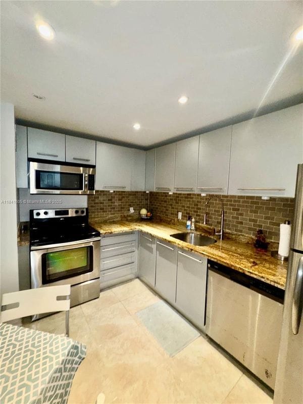 20100 W Country Club Dr in Aventura, FL - Building Photo - Building Photo