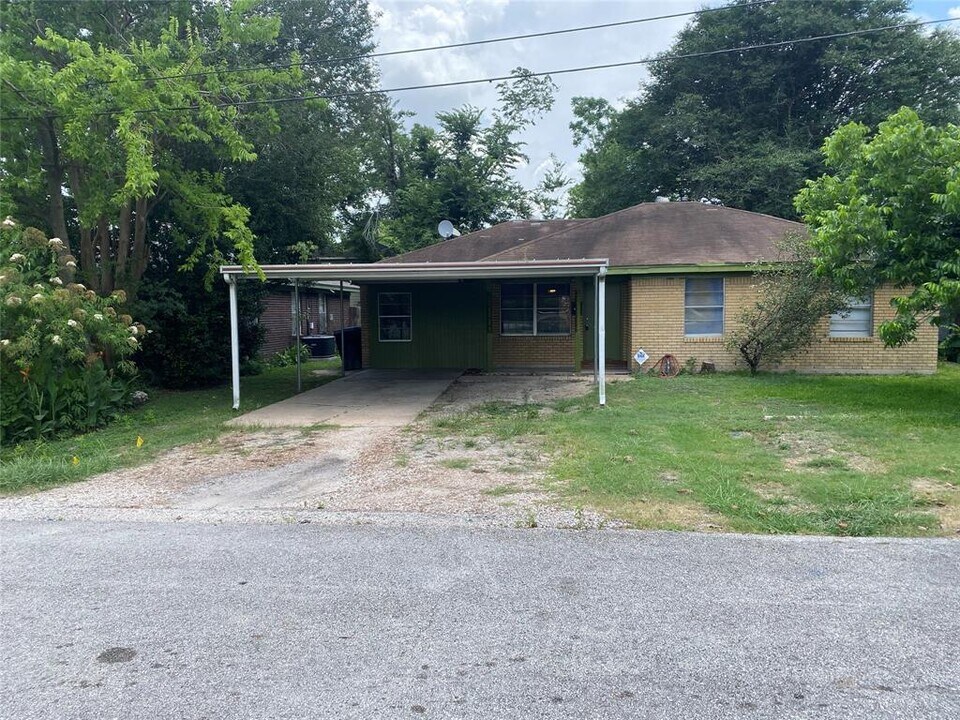 5910 Leon St in Houston, TX - Building Photo