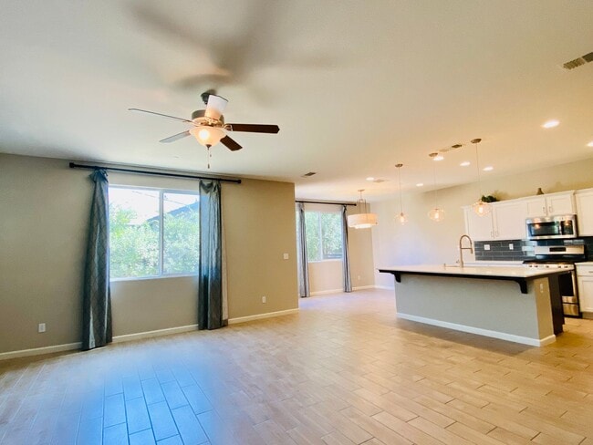 3882 Buckingham Ave in Clovis, CA - Foto de edificio - Building Photo