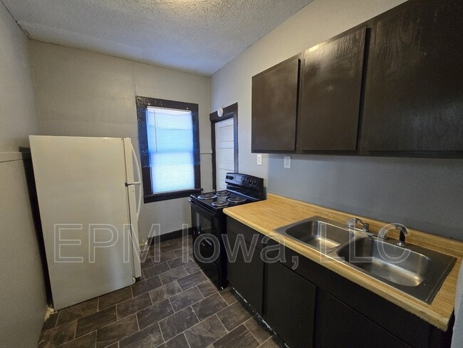 208 Clay St in Waterloo, IA - Building Photo - Building Photo