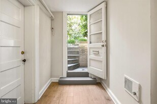 2619 Woodley Pl NW in Washington, DC - Building Photo
