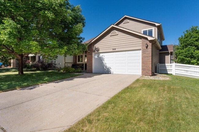 749 Eagle Dr in Loveland, CO - Building Photo - Building Photo