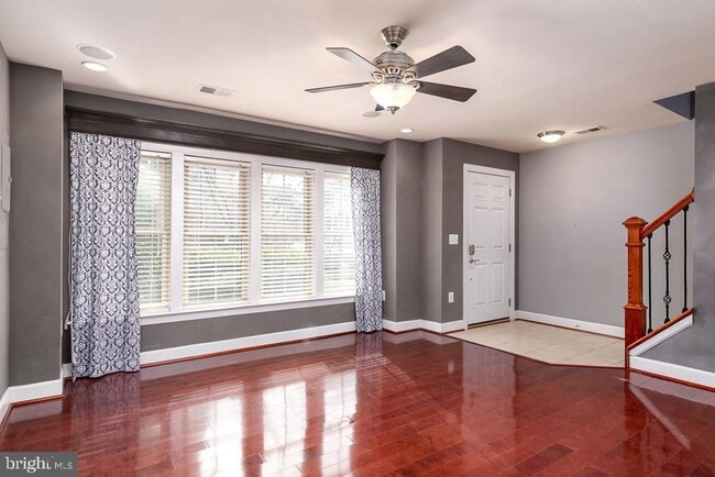 property at 2638 S Kenmore Ct