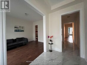 51 Bridgepointe Ct in Aurora, ON - Building Photo - Building Photo