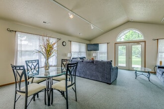 Summerfield Place Apartments in Oshkosh, WI - Building Photo - Interior Photo