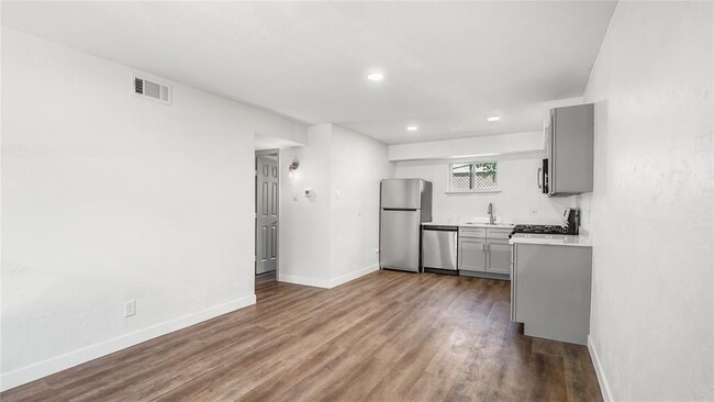 2819 Berry St in Houston, TX - Building Photo - Building Photo